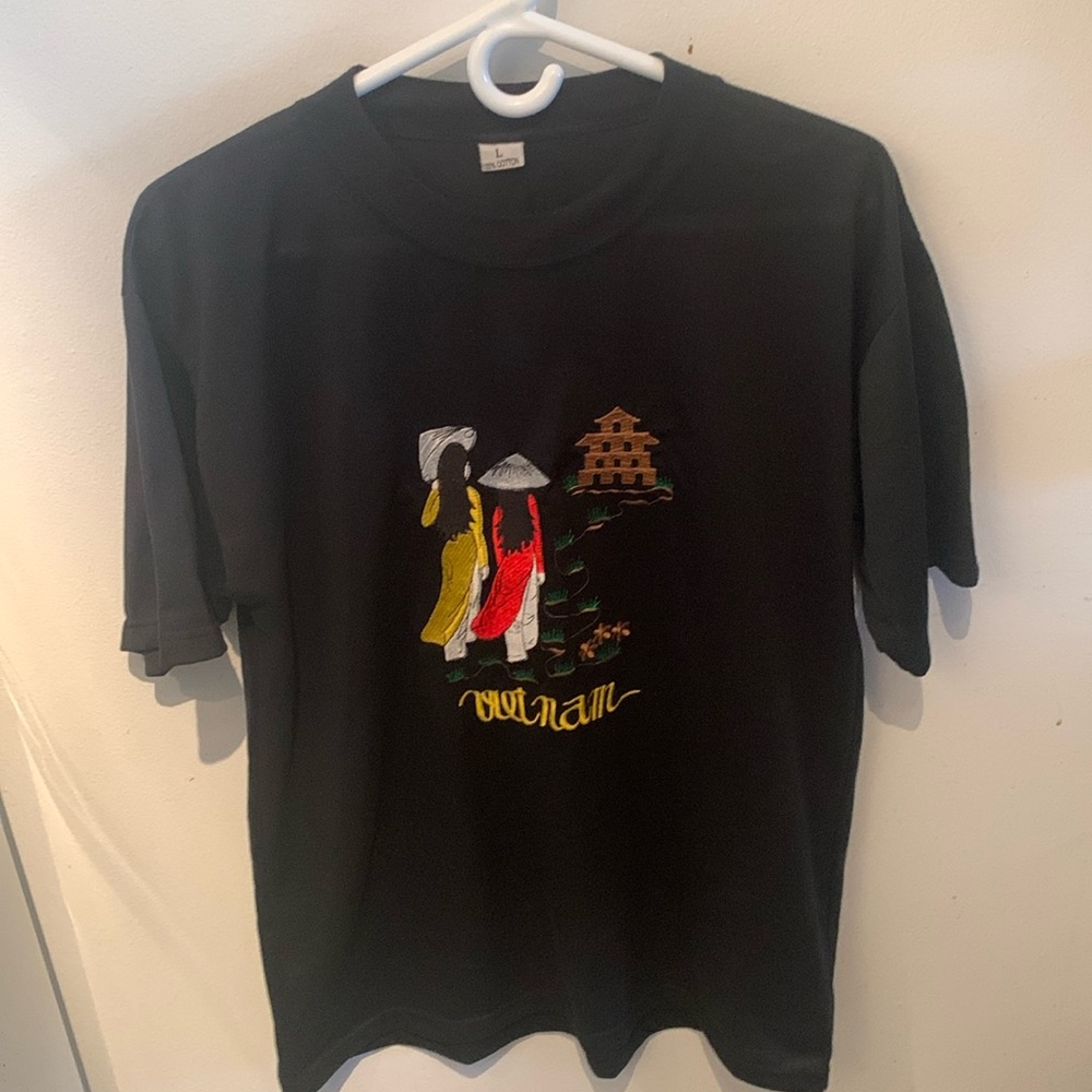 Incredibly Beautiful Fully Stitched Vietnam 100% Cotton T-shirt SZ Large 😍